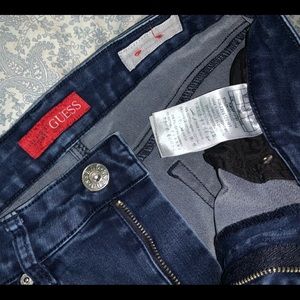 US 30 blue jeans from Guess.